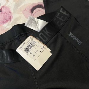 BNWT REEBOK CAPRI GYM LEGGINGS